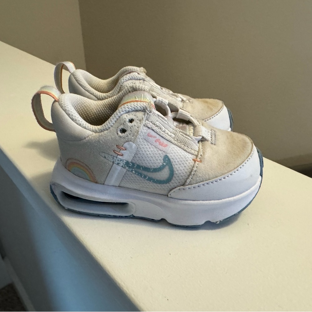 Nike Air Max INTRLK "White/Blue" Toddler Girls' WHITE/BLUE
SIZE: 4 Gently Used